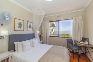 3 bedrooms, in-room safe, desk, iron/ironing board