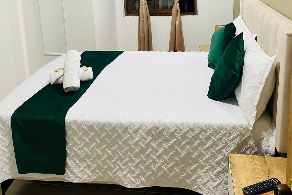 Chambre Double | Rideaux occultants, draps fournis