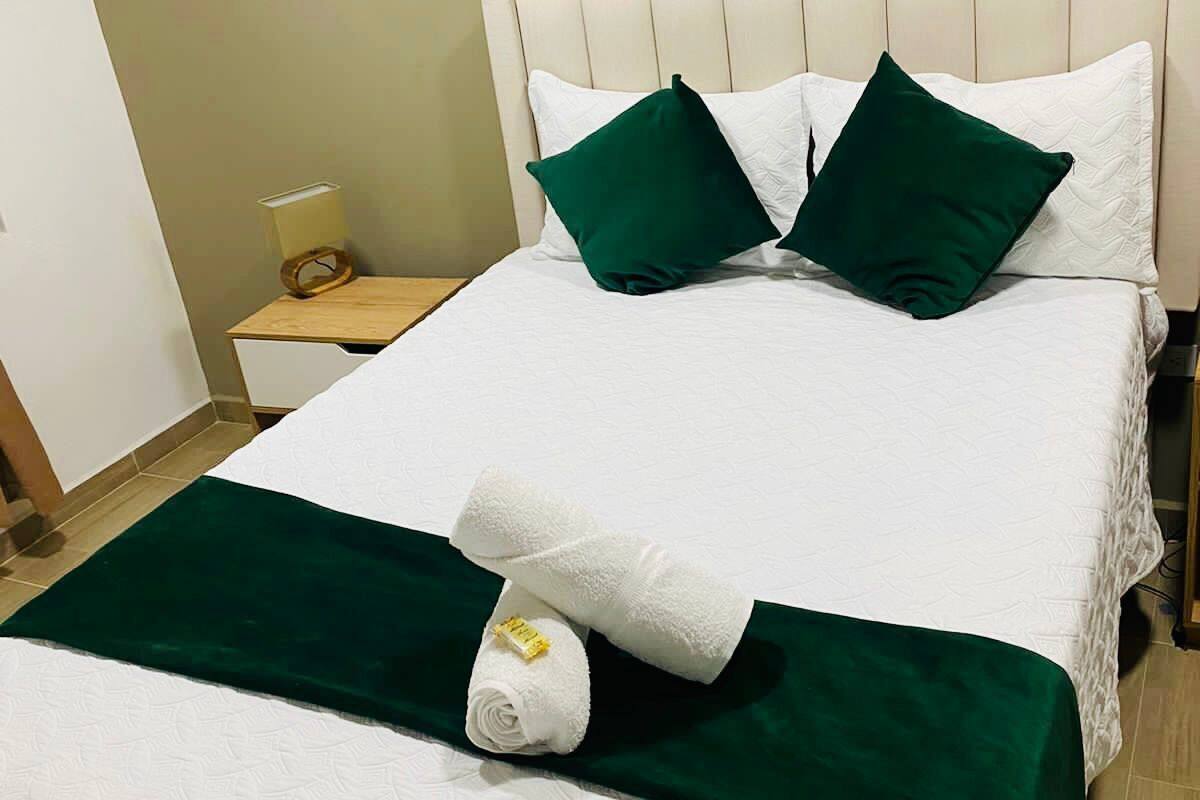 Chambre Triple | Rideaux occultants, draps fournis
