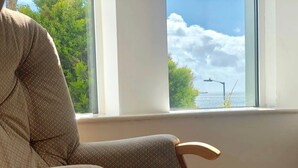 Unclassified image, 2 of 14, button - Anchorage Apartments 4 (Falmouth)