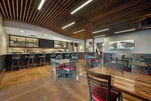 Lobby lounge - Best Western Plus Lakeview Hotel (Madison)