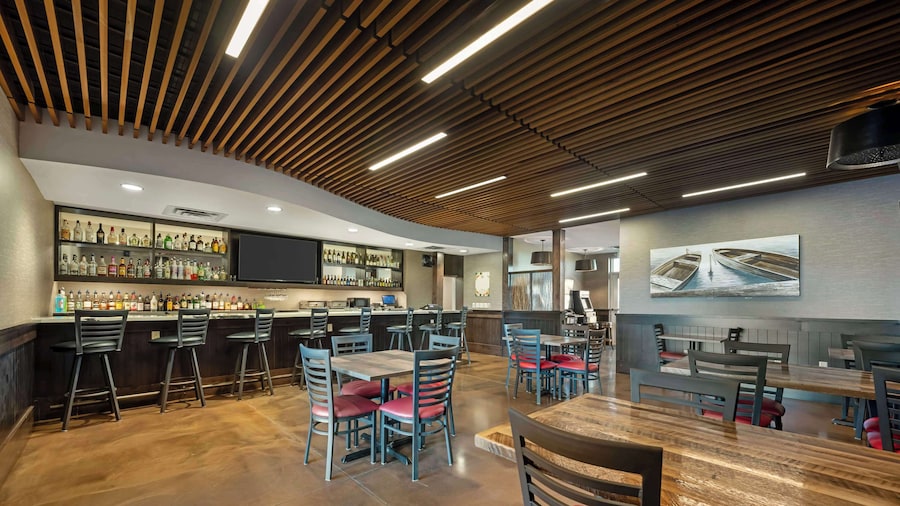 Best Western Plus Lakeview Hotel