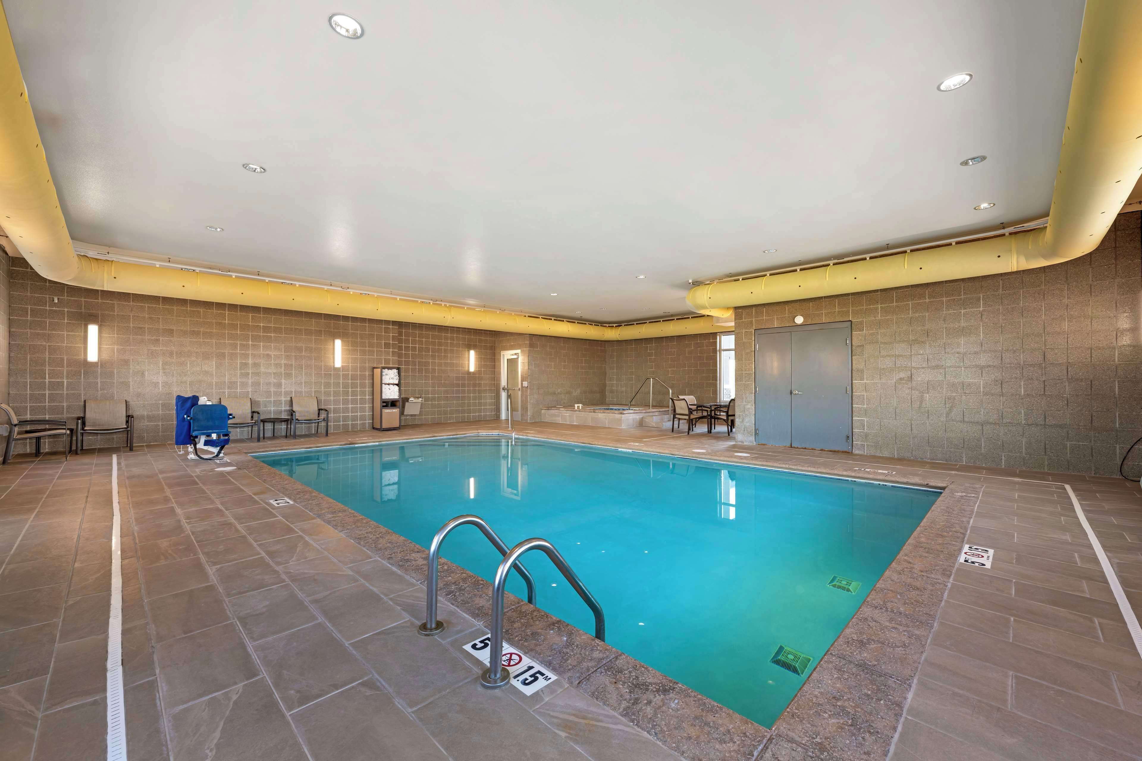 indoor pool, open 6:00 am to 10:00 pm, pool loungers