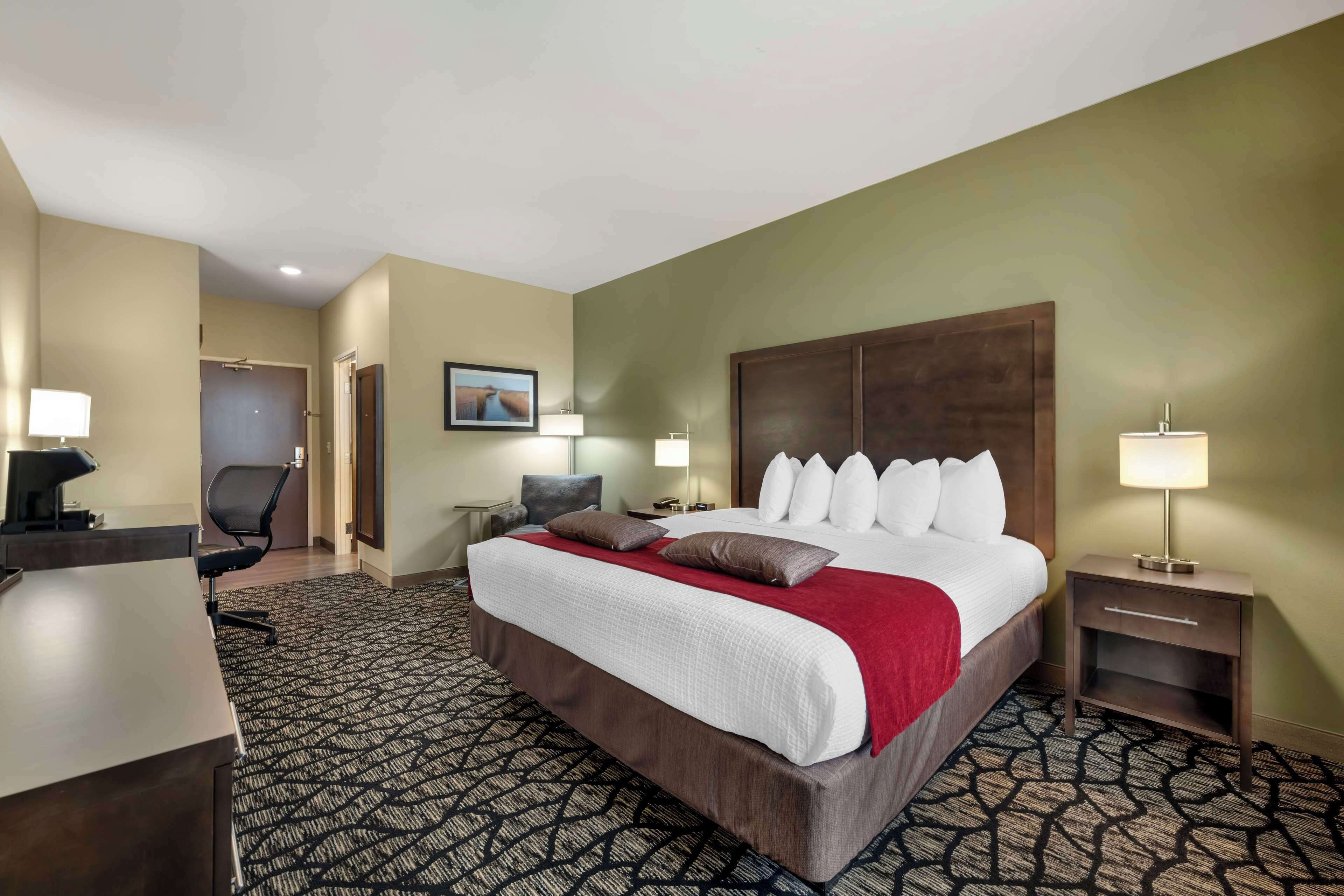 in-room safe, desk, laptop workspace, iron/ironing board