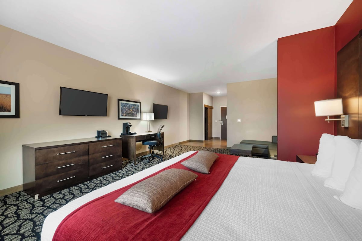 1 bedroom, in-room safe, desk, laptop workspace