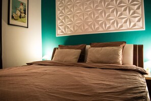 1 bedroom, desk, iron/ironing board, travel cot - ❤️ CityCenter Athenaeum Exquisite 1BD Apartment ❤️ (Sector 1)
