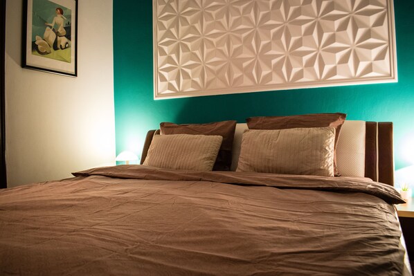 1 bedroom, desk, iron/ironing board, travel crib - ❤️ CityCenter Athenaeum Exquisite 1BD Apartment ❤️ (Sector 1)