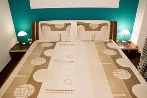 1 多间卧室、办公桌、熨斗/熨衣板、旅行婴儿床