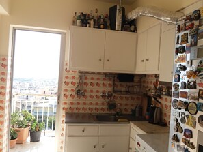 Refrigerador, horno, cafetera y tetera y tostadora