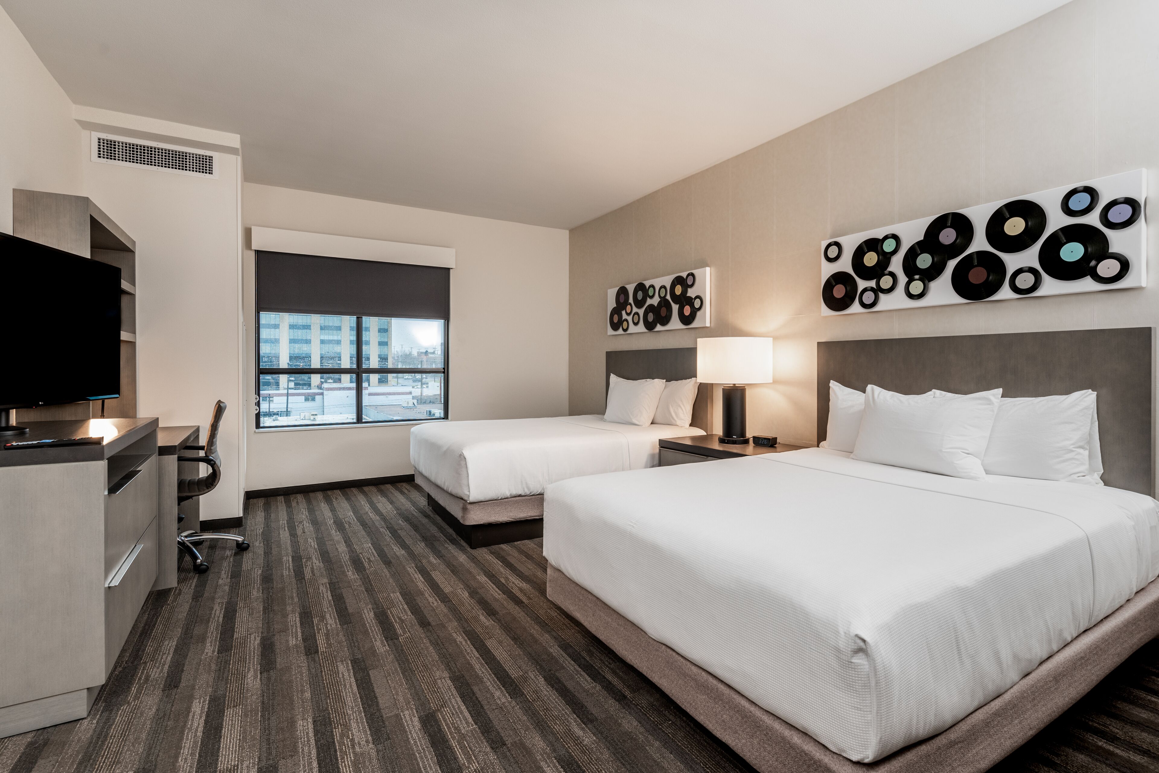 套房, 1 间卧室 | 客房内保险箱、办公桌、熨斗/熨衣板、免费婴儿床