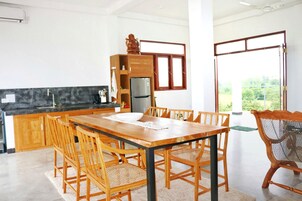 Apartamento de luna de miel | Cocina privada | Horno, placa de cocina, máquina de café espresso y cafetera o tetera
