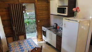 Nhà, quang cảnh vườn, cạnh hồ | Bếp riêng