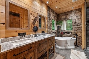 Combined shower/bathtub, jetted bath, rainfall showerhead, hair dryer
