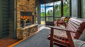 Terrace/patio - Black Bear Ridge- Hot Tub | Outdoor Firepit and Fireplace | Screened Porch (Ellijay)