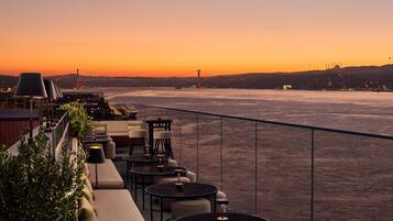 Lunch and dinner served, ocean views