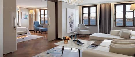 1 bedroom, premium bedding, minibar, in-room safe