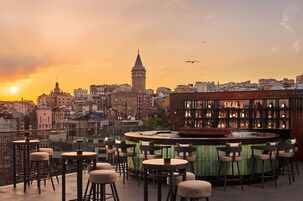 Se sirven almuerzos y cenas, con vista al mar 