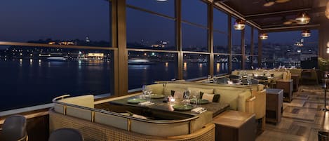 Lunch and dinner served, sea views
