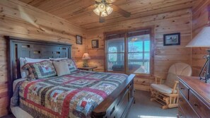 3 bedrooms, iron/ironing board, free WiFi, bed sheets - Bent Tree- Pet Friendly | Lake Blue Ridge Views | Screened Porch | Outdoor Fireplace and Living (Blue Ridge)