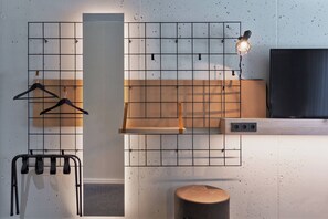 Verdunkelungsvorhänge, schallisolierte Zimmer, kostenlose Babybetten