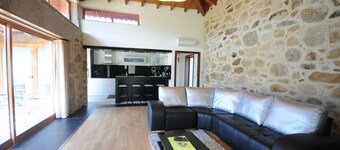 En suveren villa i høy kvalitet i en etasje med flott utsikt.