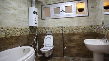Shower, hair dryer, bidet, towels