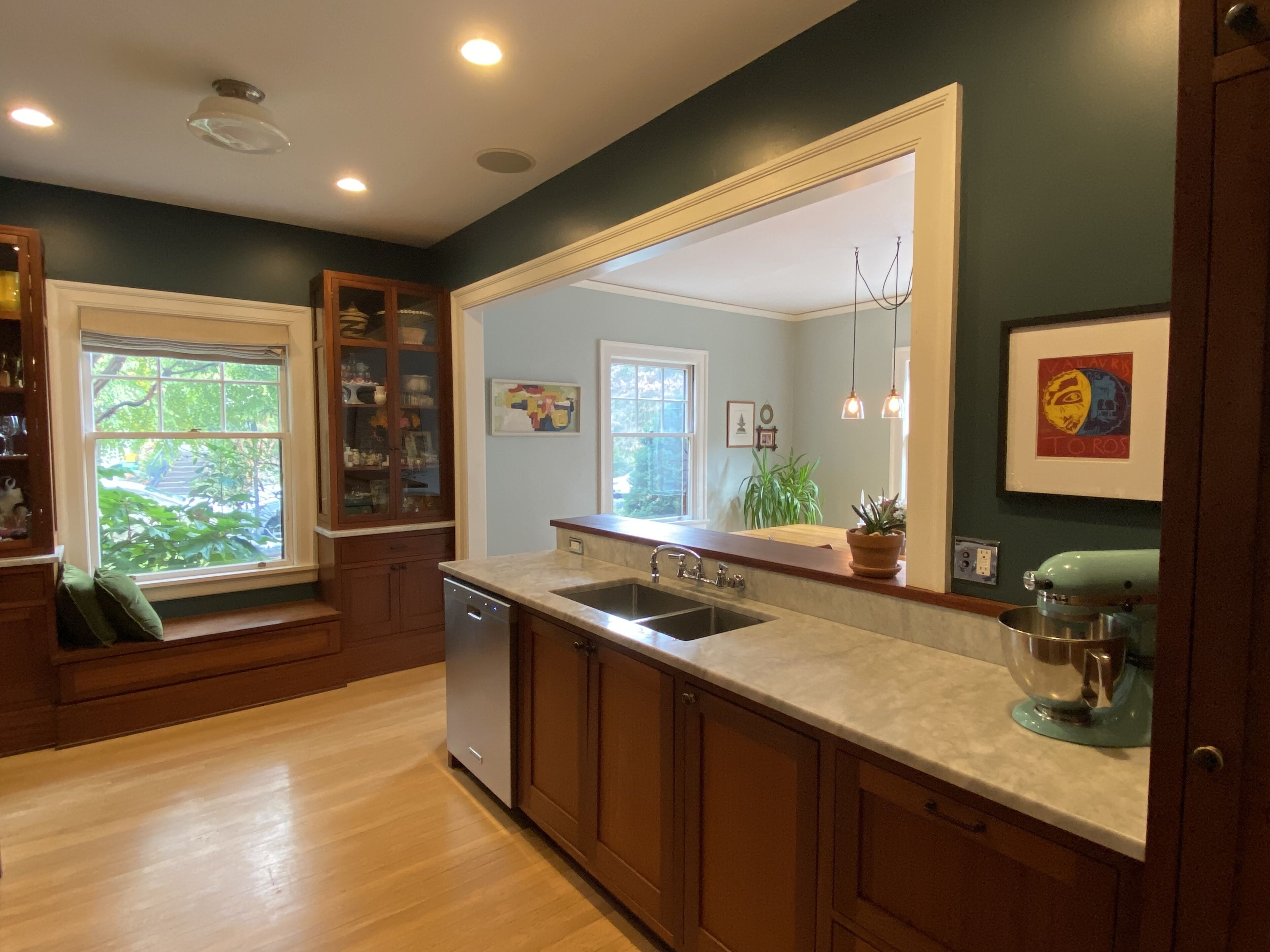 Ideal SE location-Laurelhurst Park- 2 bedrooms, sleeps 5, family friendly.