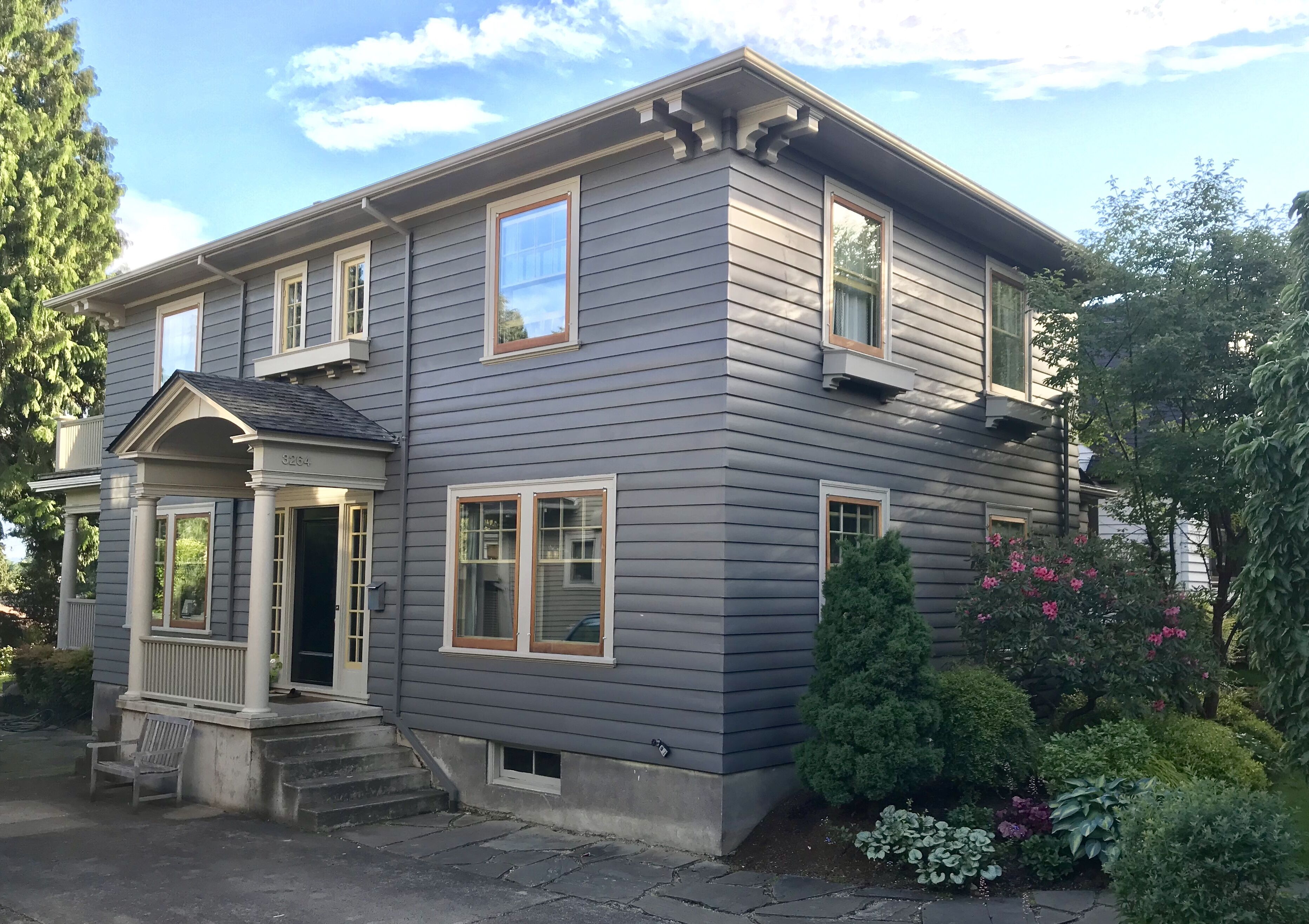Ideal SE location-Laurelhurst Park- 2 bedrooms, sleeps 5, family friendly.