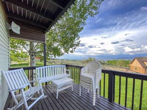 Cozy Sweetwater Cabin, with access to Ideal Beach