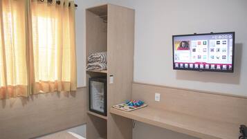 Minibar, free WiFi, bed sheets