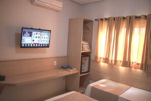 Minibar, free WiFi, bed sheets