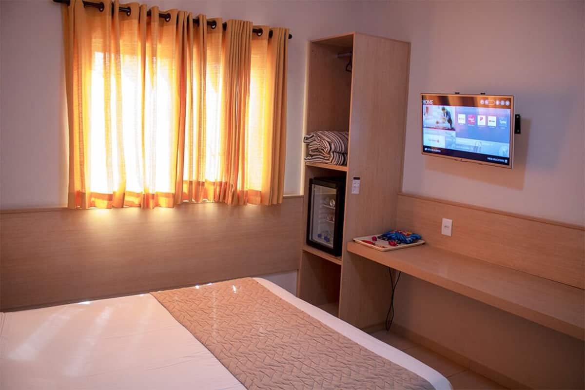 Een minibar, gratis wifi, beddengoed