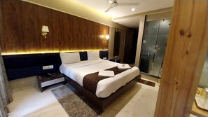 Rainfall showerhead, free toiletries, towels - Hotel merakee (Mumbai)