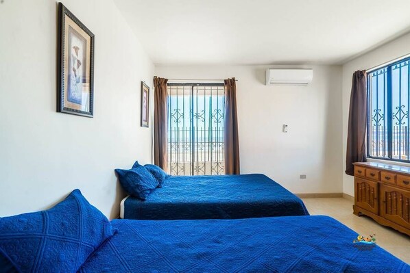 2 bedrooms, Internet, bed sheets - KC-1 - Beachfront - Walk to Malecon (San Felípe)