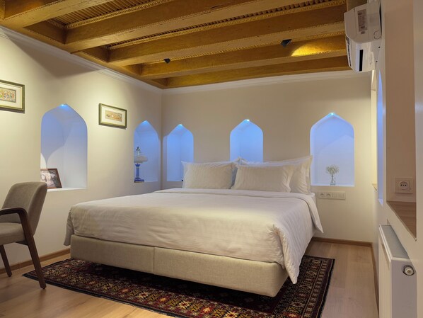 Exclusive Double Room | Egyptian cotton sheets, premium bedding, down comforters - Usman Heritage Hotel (Bukhara)
