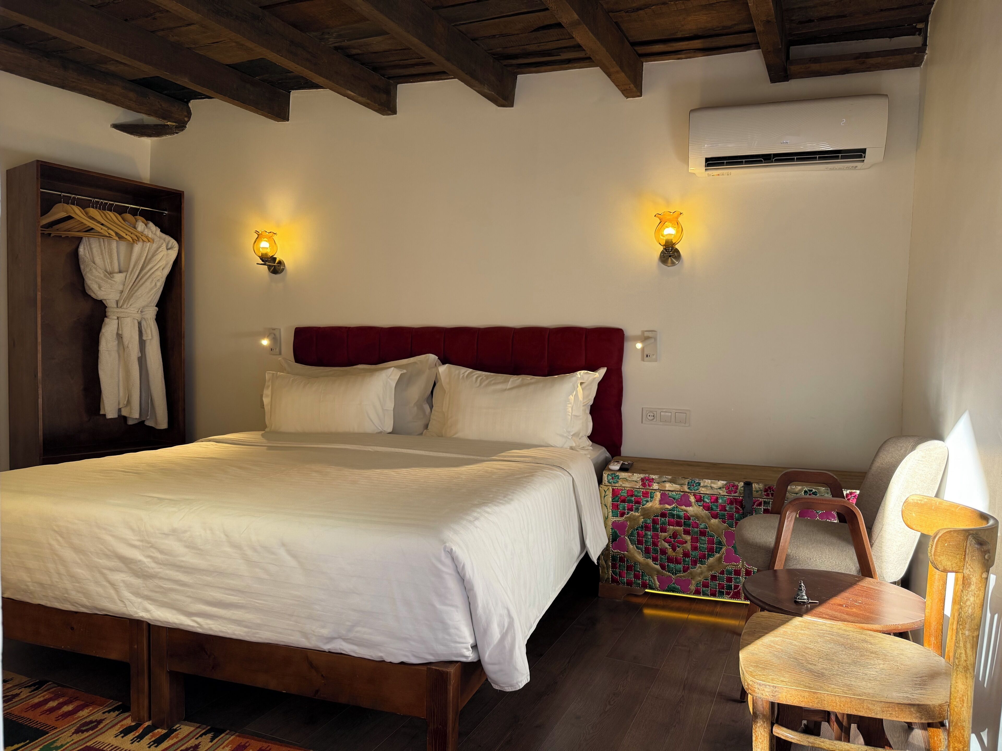 Habitación de diseñador-1 cama matrimonial o 2 individuales | Sábanas de algodón egipcio y ropa de cama de alta calidad 