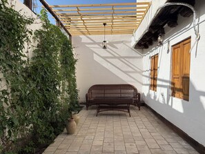 Deluxe Suite with Private Patio | Egyptian cotton sheets, premium bedding, down comforters - Usman Heritage Hotel (Bukhara)