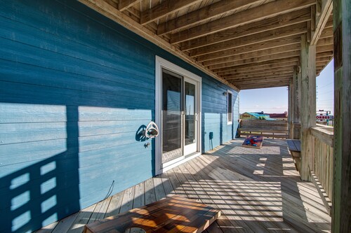 5683- Nauti Buoy, Nags Head home with curb appeal and wow factor for your next OBX getaway