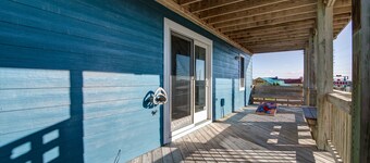 5683- Nauti Buoy, Nags Head home with curb appeal and wow factor for your next OBX getaway