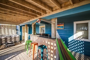 Terrace/patio - 5683- Nauti Buoy, Nags Head home with curb appeal and wow factor for your next OBX getaway (Nags Head)