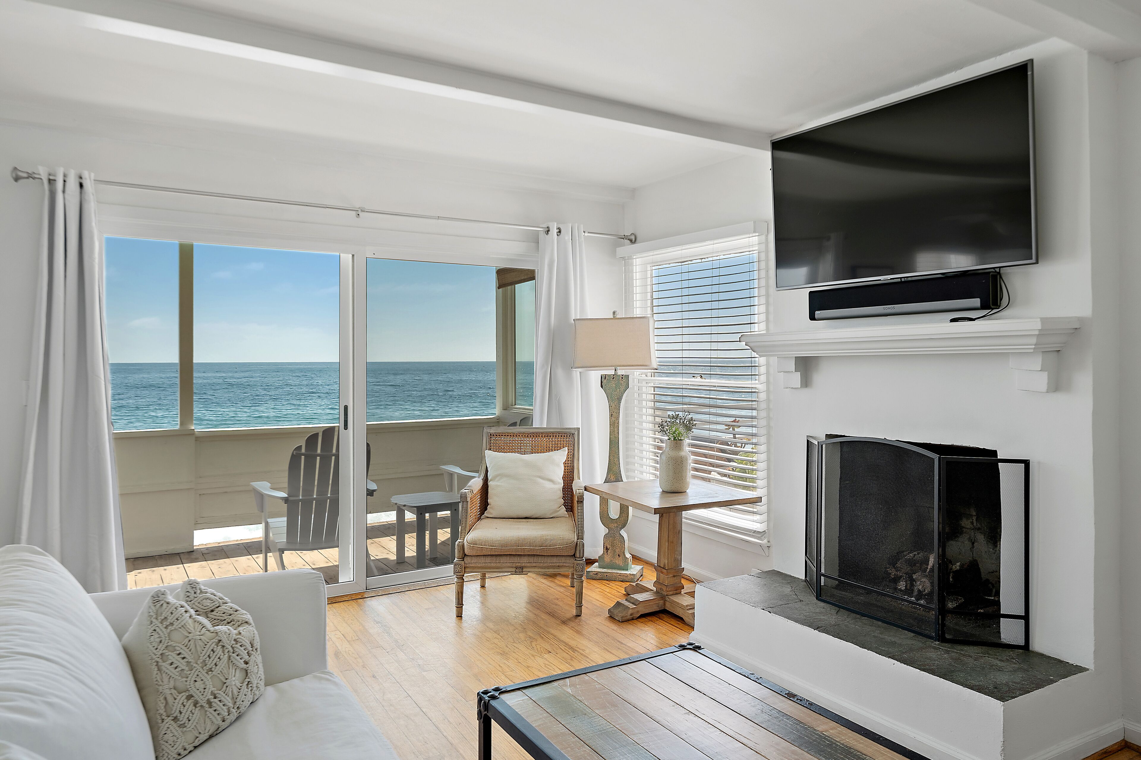 Malibu Carbon Beach Oceanfront Suite Two 
