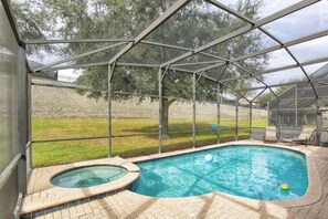 Outdoor pool - Deluxe Spacious Resort Home Close to Disney (Kissimmee)
