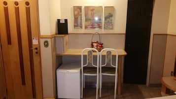 Superior Suite | 1 bedroom, minibar, laptop workspace, blackout drapes