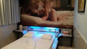Suite (Com Hidro) | 1 Schlafzimmer, Minibar, laptopgeeigneter Arbeitsplatz