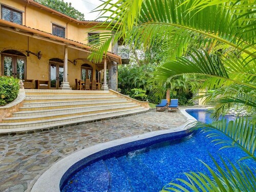 Secluded Luxury Hacienda- Près de la plage - Gated, AC, ménage quotidien, planches de surf