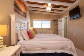 3 bedrooms, iron/ironing board, internet, bed sheets - 9th Street Paradise - Cabana Club Access (Key Colony Beach)
