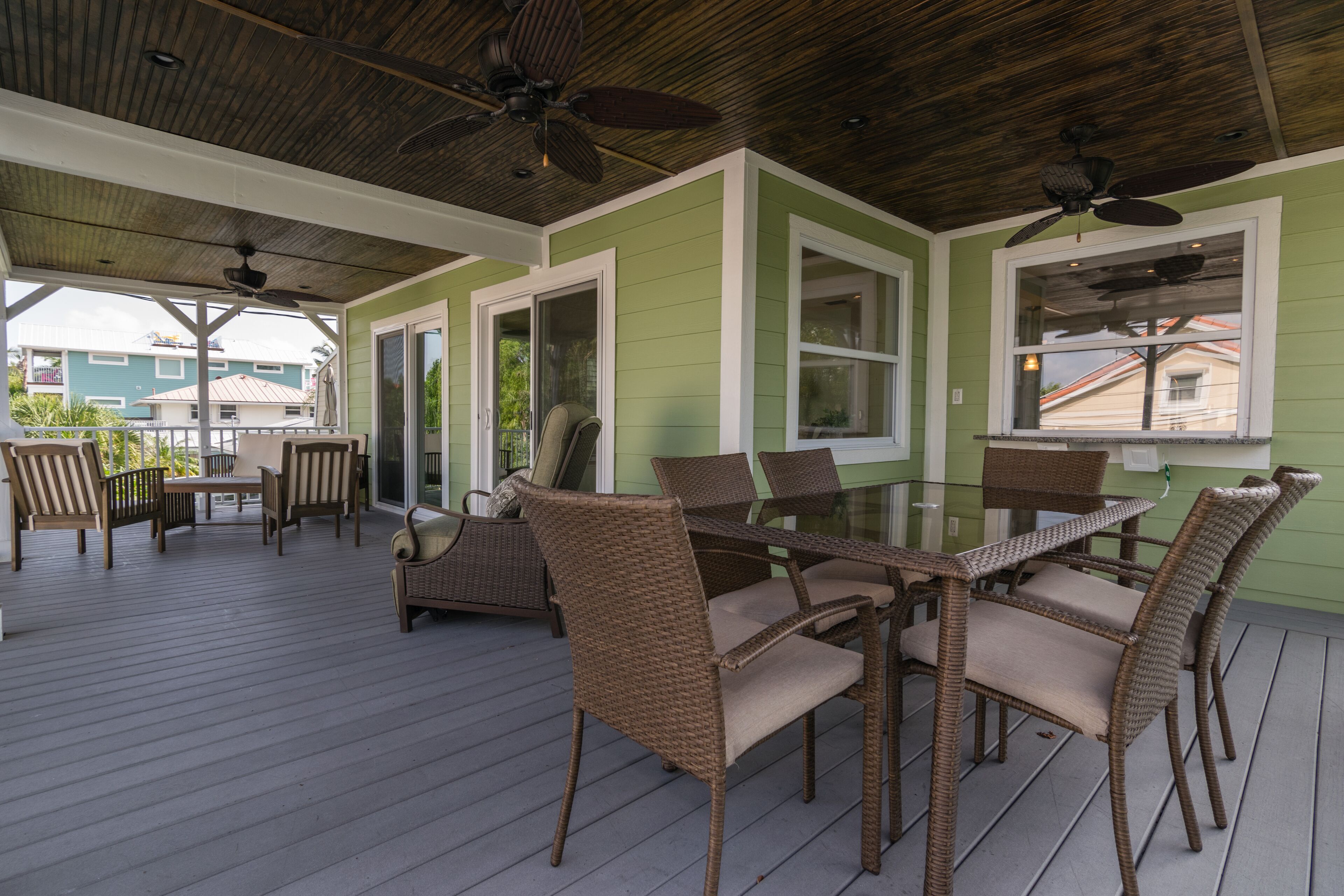 屋外ダイニングエリア