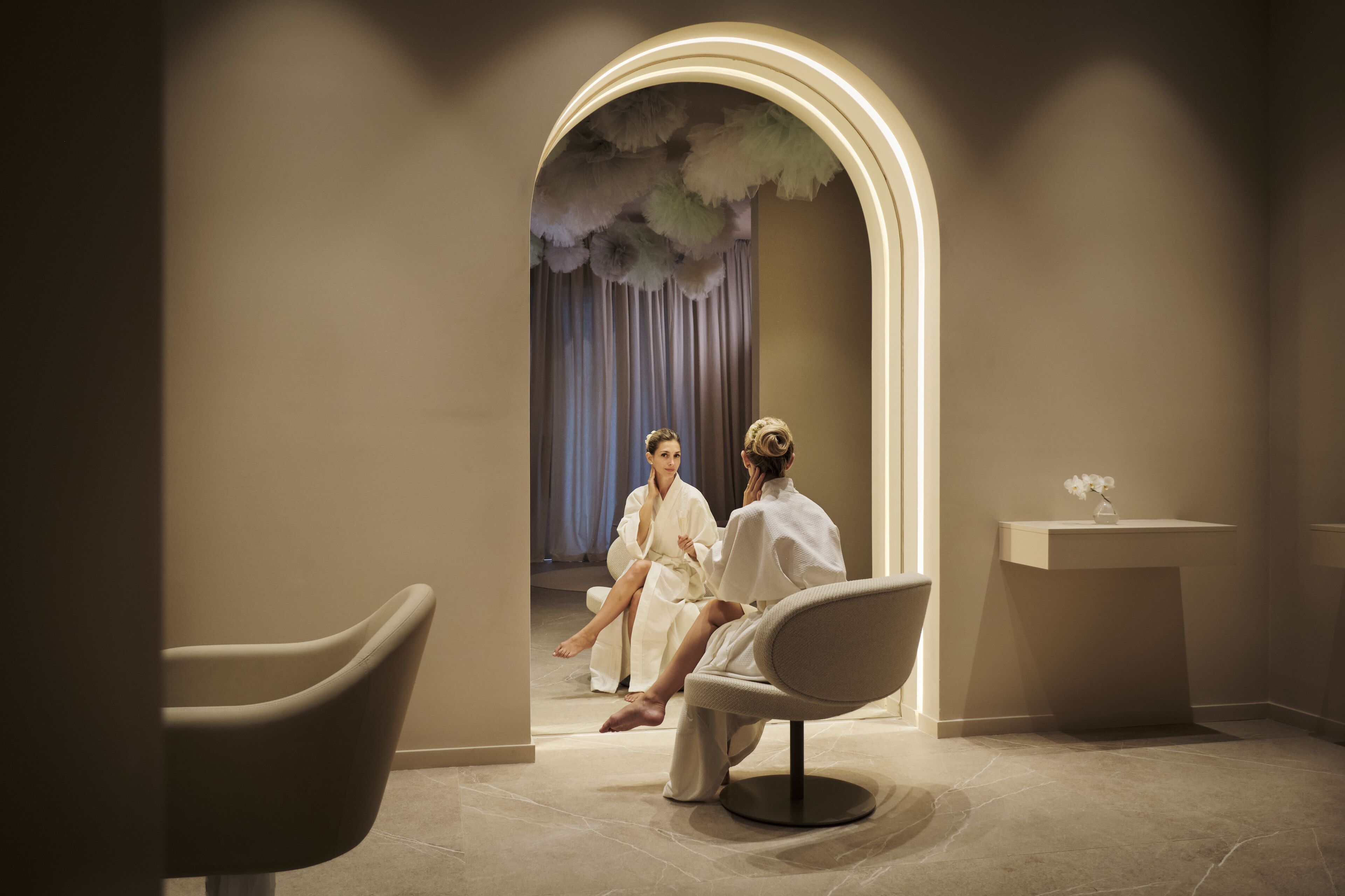 Couples treatment rooms, sauna, steam room, body treatments