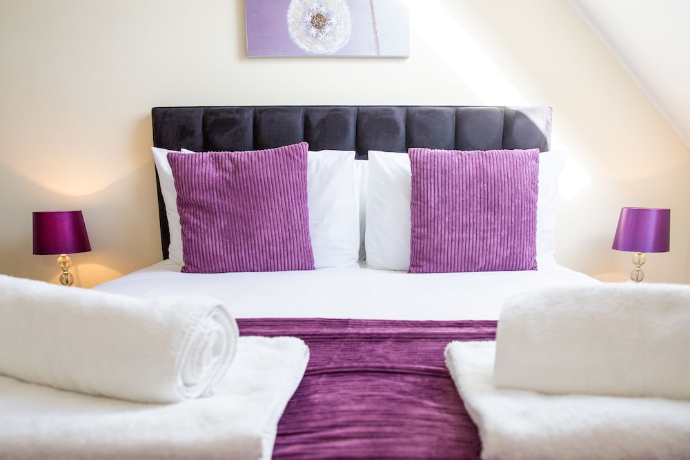 Velvet 2-bedroom Apartment Clock House - Hoddesdon