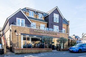 Apartment, Private Bathroom, City View | Exterior - Velvet 2-bedroom Apartment Clock House - Hoddesdon (Ware)